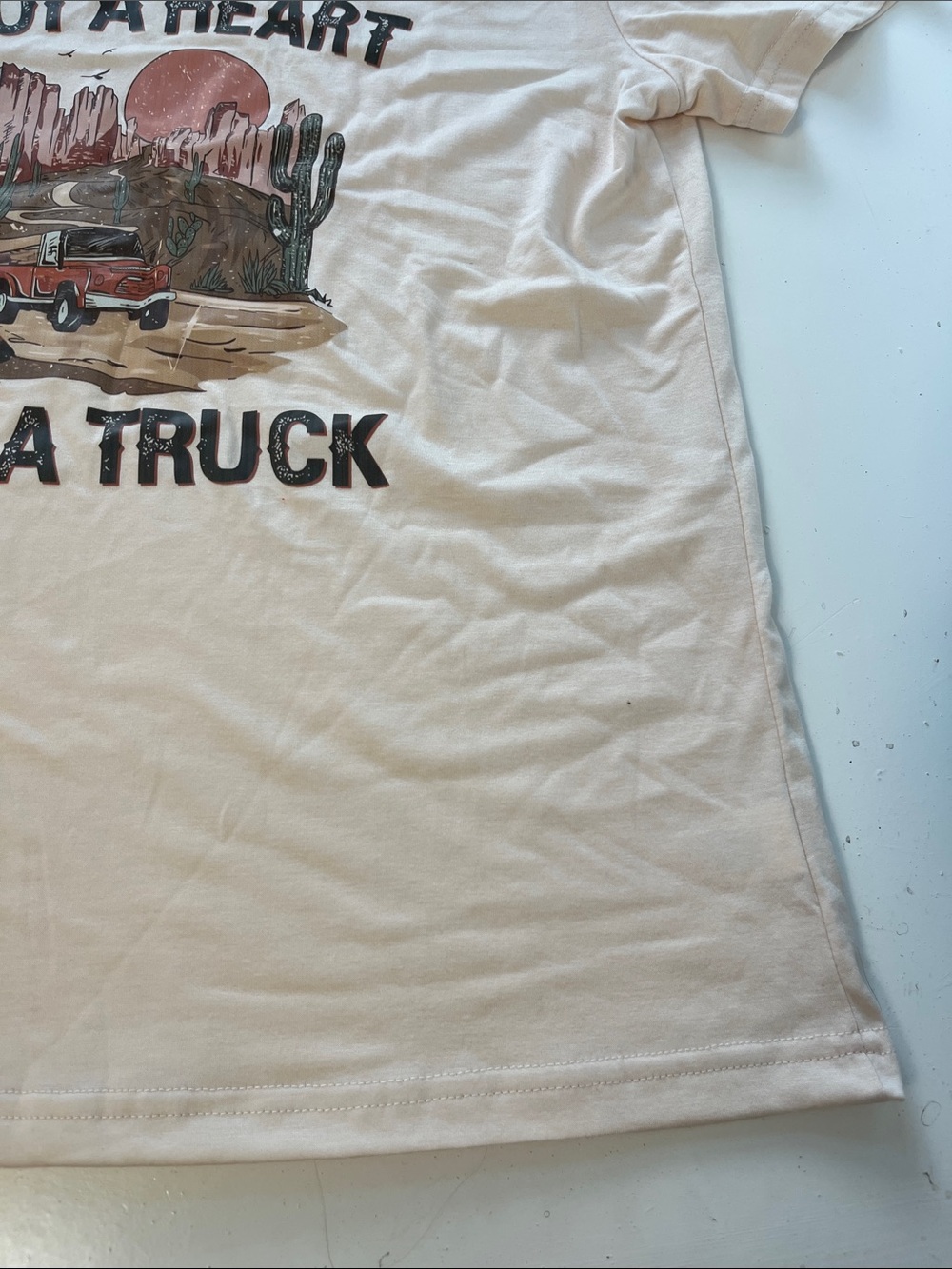 Amazon Medium I Got A Heart Like A Truck Short Sleeve Beige Graphic T Shirt - Picture 3 of 6